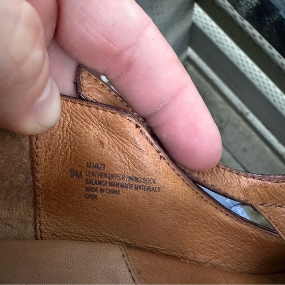 Sofft Women’s Red Suede Ankle Strap Heel Size 9 - Picture 9 of 9